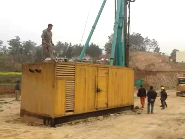 海棠如何判断水冷式机油散热器密封件是否需要更换？